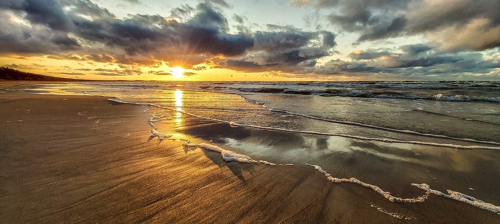 Золотыми шелками