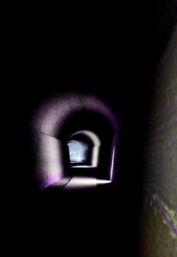 Tunel ex-ferrocarril en Gaiman. Río Negro.Argentina