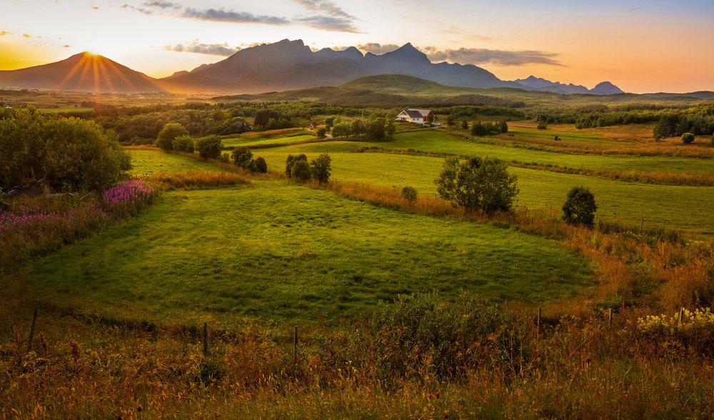 ЛОФОТЕНЫ В ЗАКАТНЫХ ЛУЧАХ