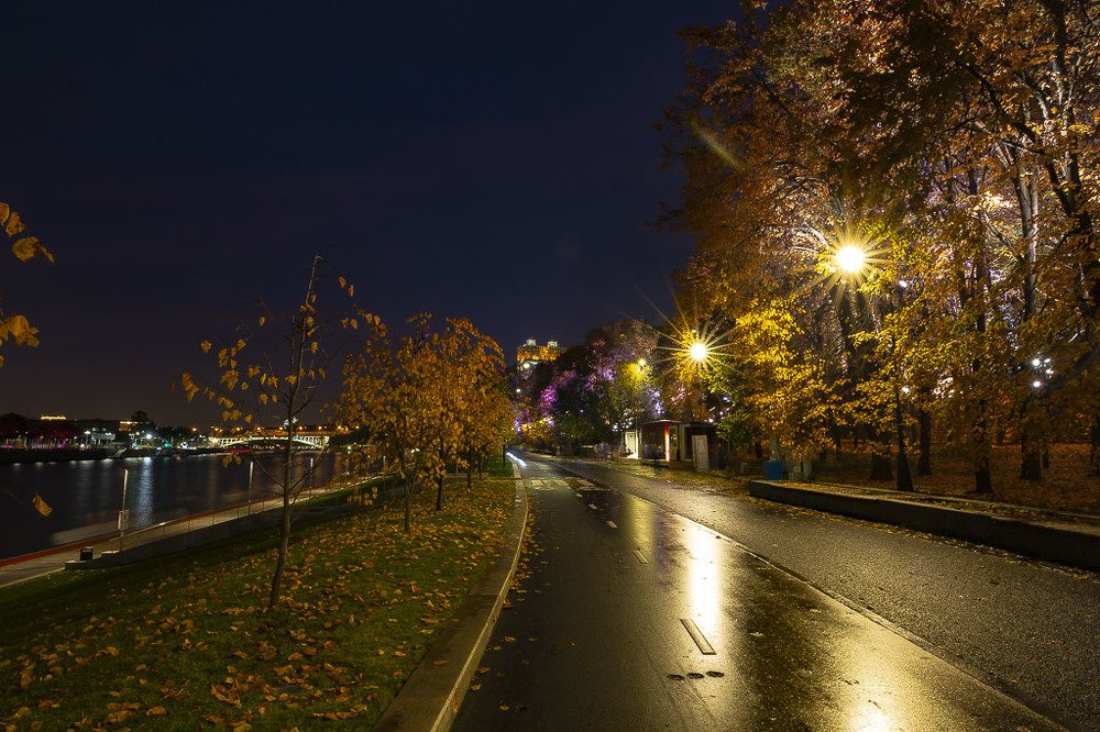 Москва. Набережная Москва реки