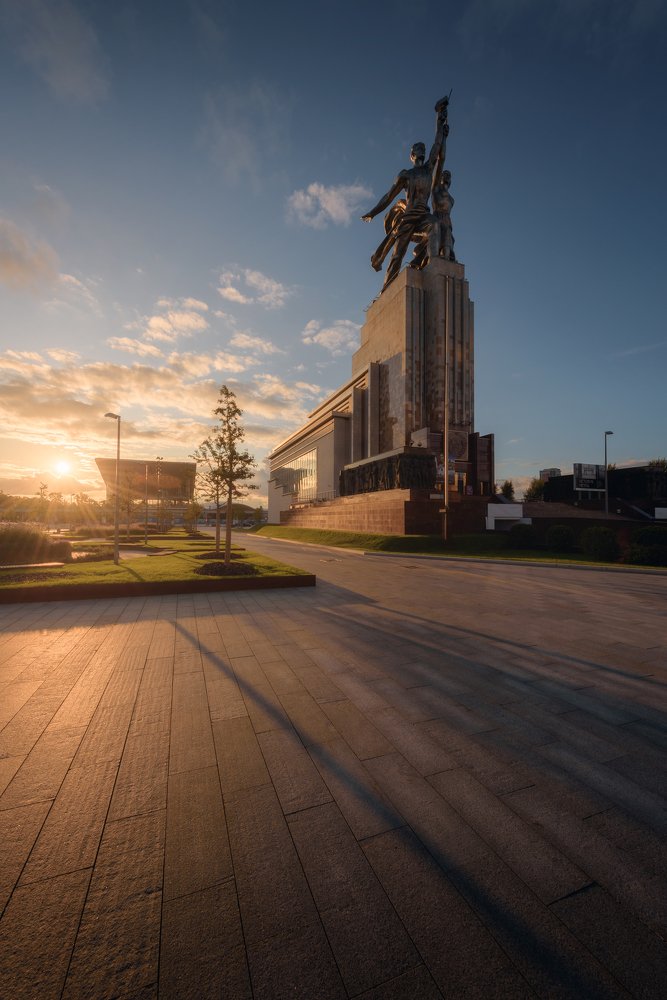 Рабочий и Колхозница