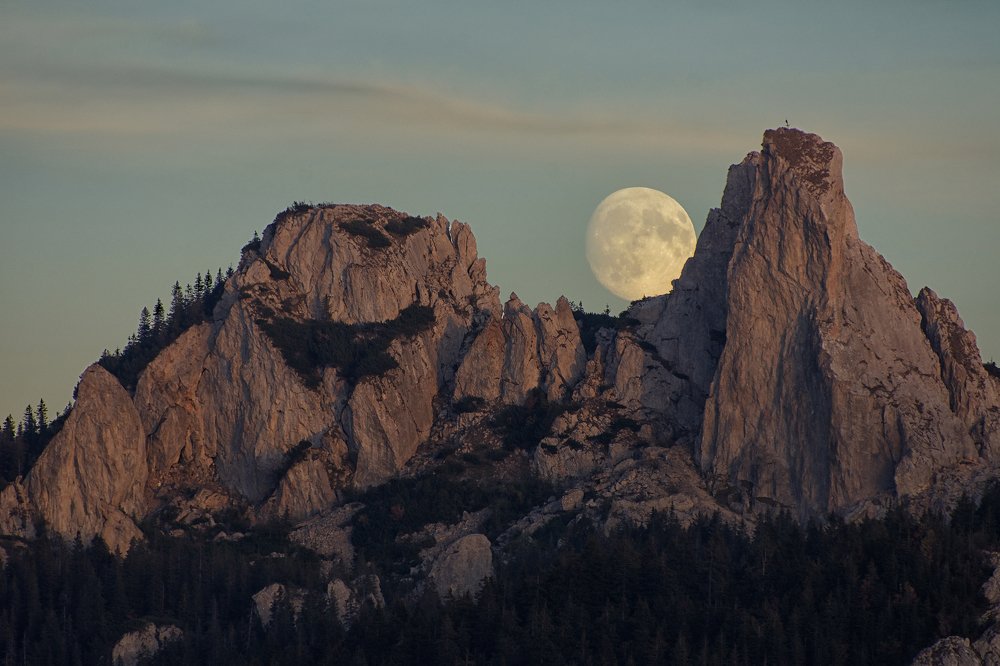 Moon over Lady\'s Stones