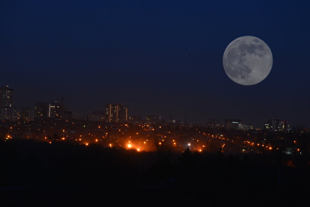 Красавица-Луна в день Суперлуния и полнолуния 20.3.2019 в Ростове-на-Дону