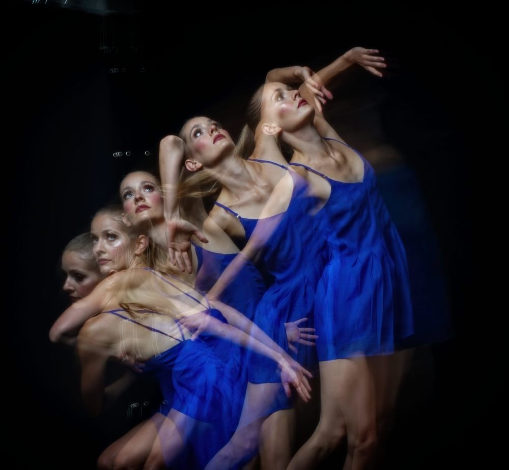 Slow motions captured with multiple strobes