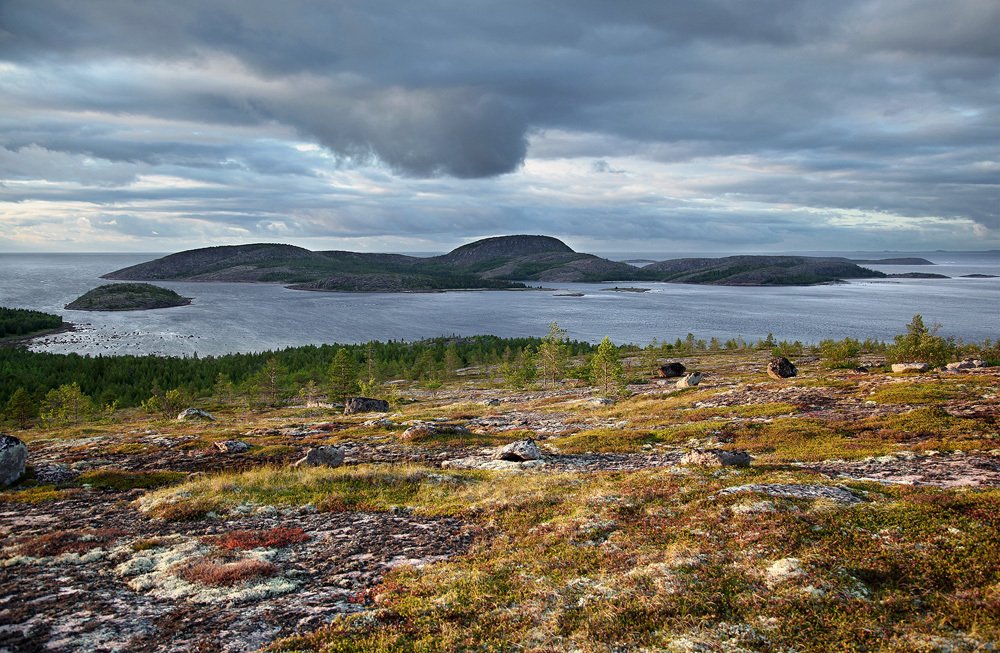Вид на о. Немецкий Кузов с о. Русский  Кузов