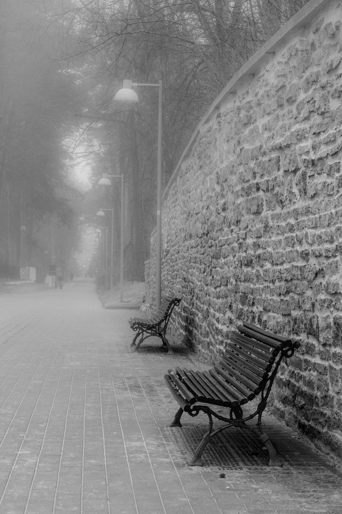 В тишине аллей.