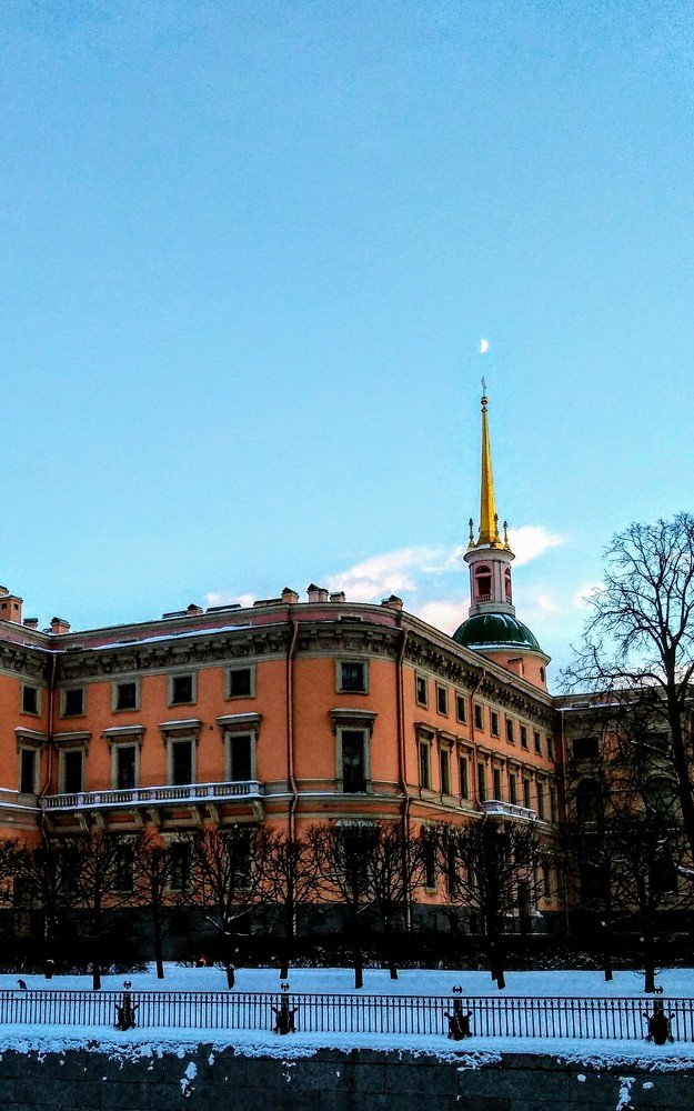 Инженерный замок в Санкт-Петербурге.