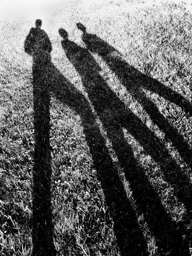 Un abuelo y dos nietos