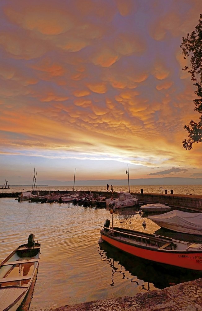 Strollers under mammatus