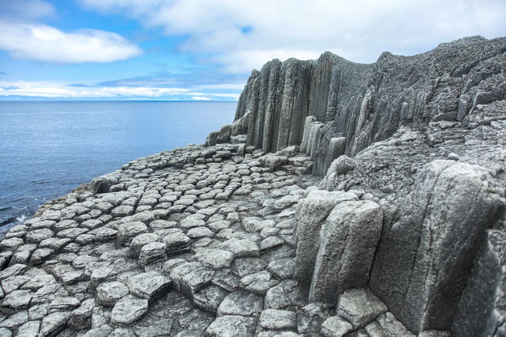 Застывшие столбы на острове Кунашир