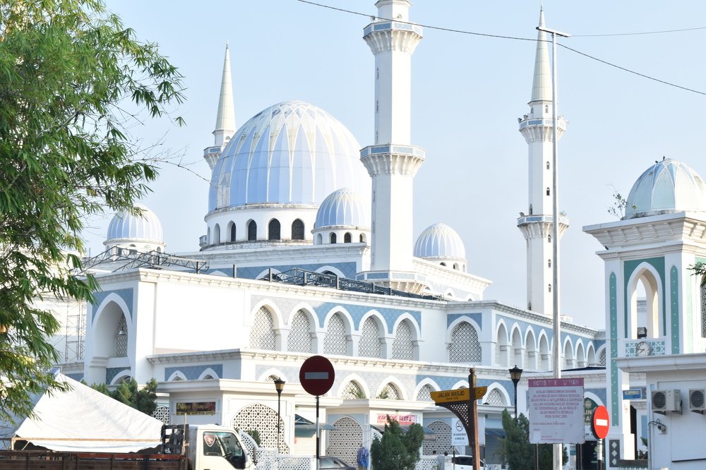 THE SULTAN AHMAD SHAH 1 STATE MOSQUE