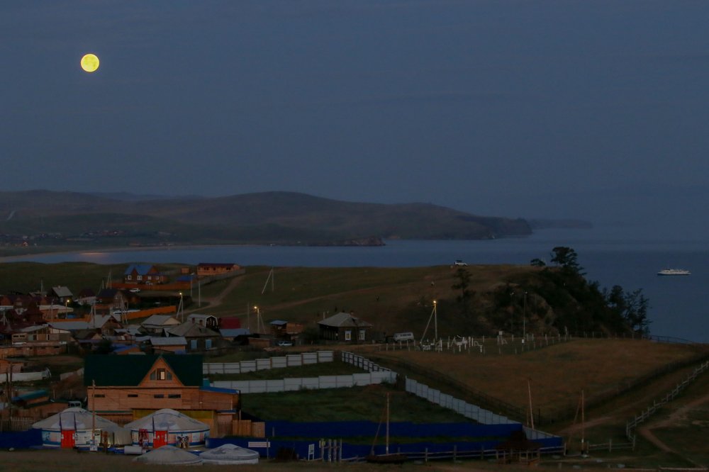 Полнолуние над Байкалом