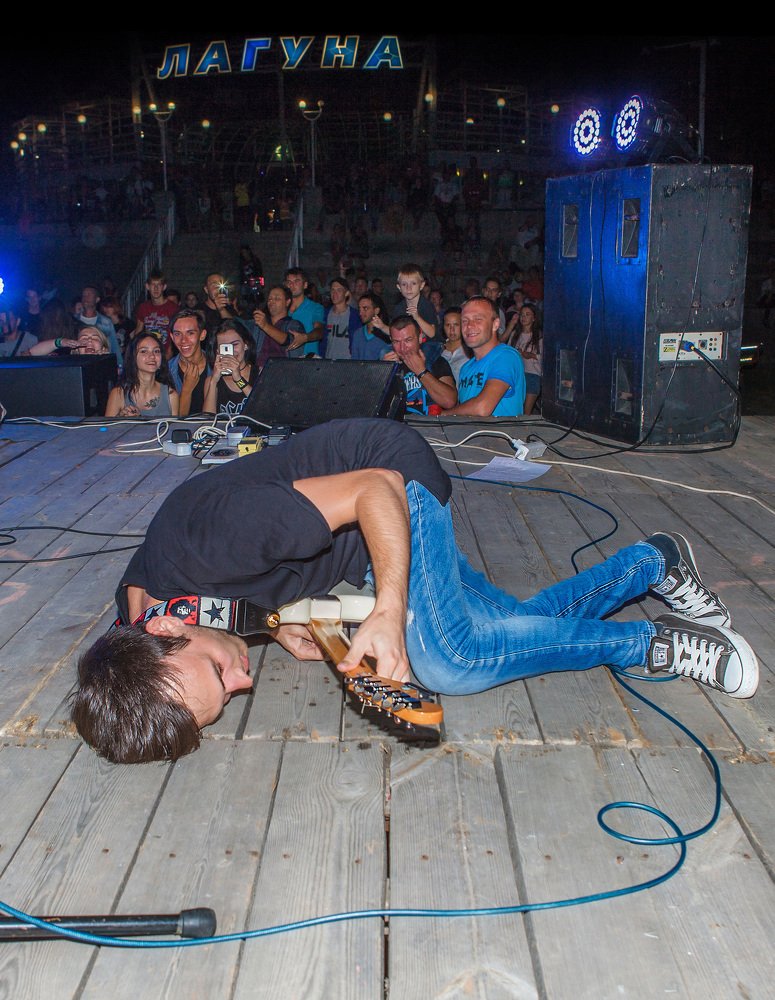 Рок сбивает с ног