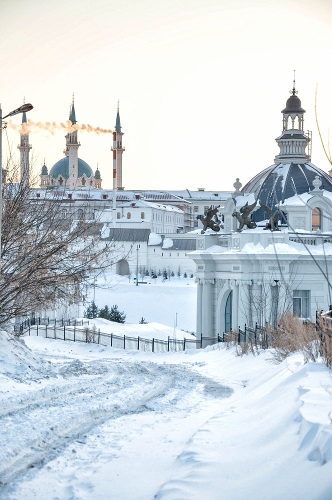 Город Казань. Вид на мечеть Кул-Шариф и дворец земледельцев