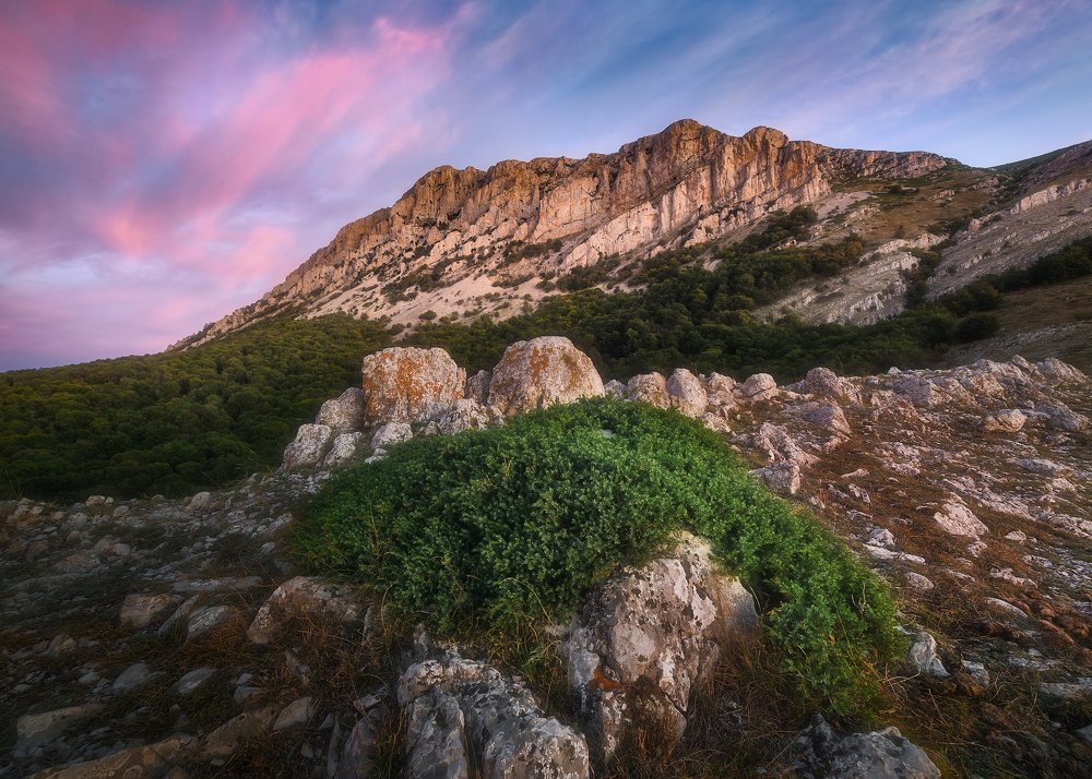 Рассвет с видом на плато Чатыр-Даг