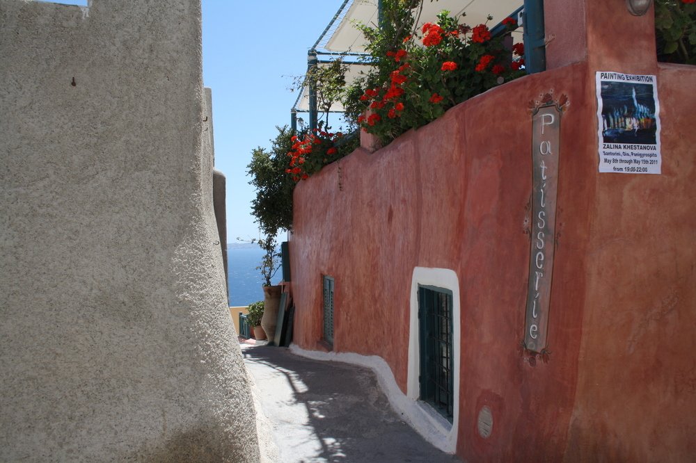Пустынные улицы Санторини