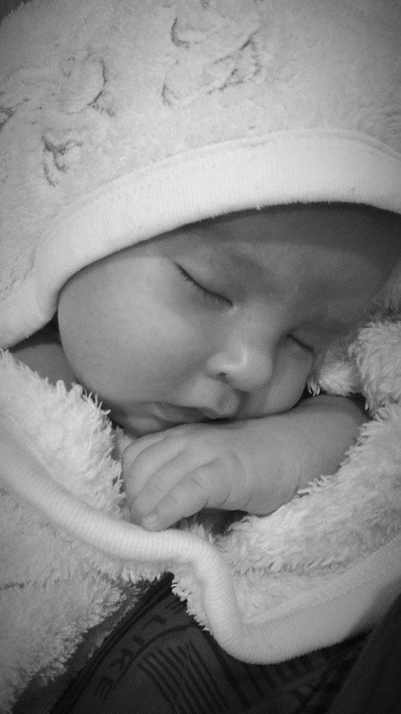 Спят усталые игрушки,мишки спят...