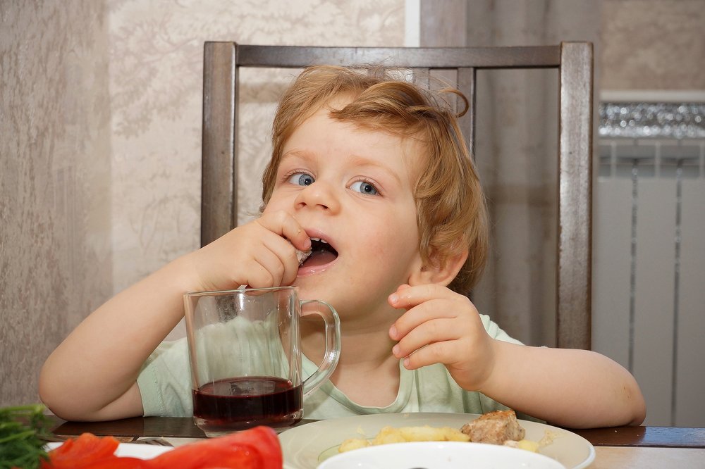 Не видите,я кушаю