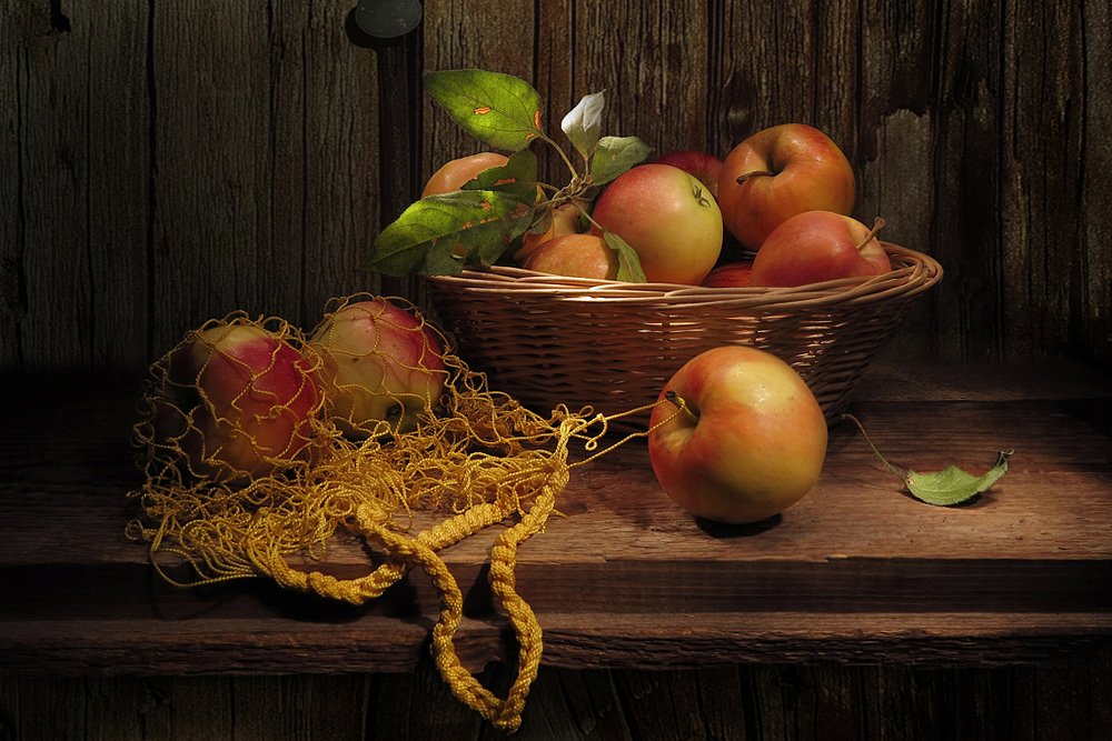 Зацепилось яблочко