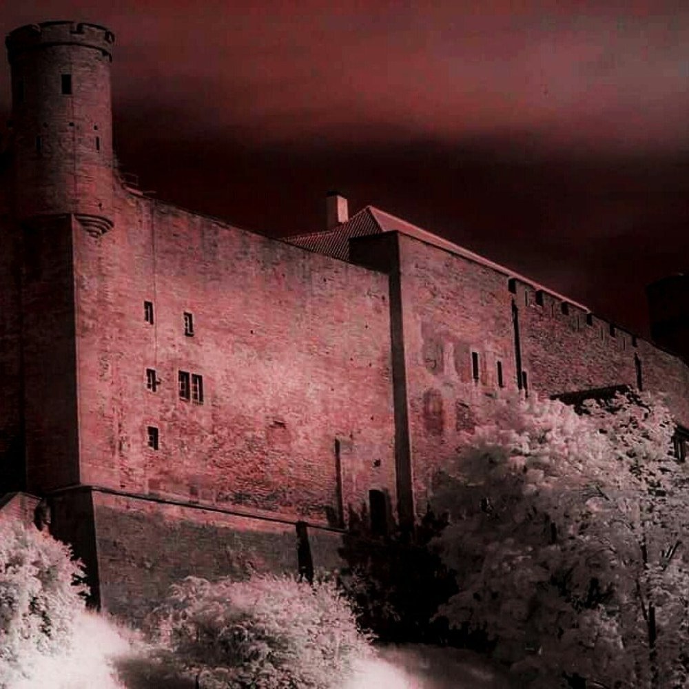 Вечерний закат в старом городе.