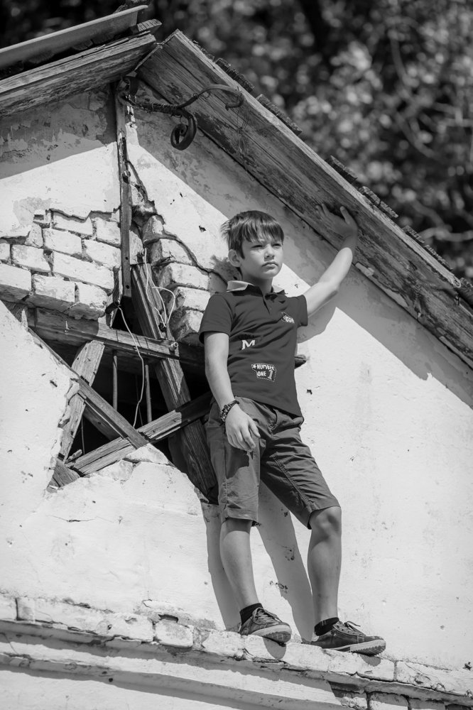 Мы вскормлены пеплом великих побед...