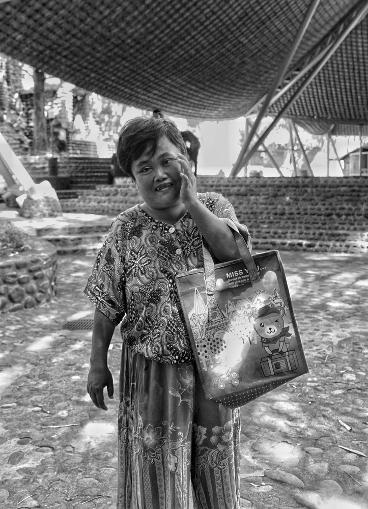 Smiling puhsarang lady