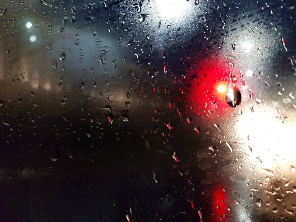 Сквозь стену дождя.