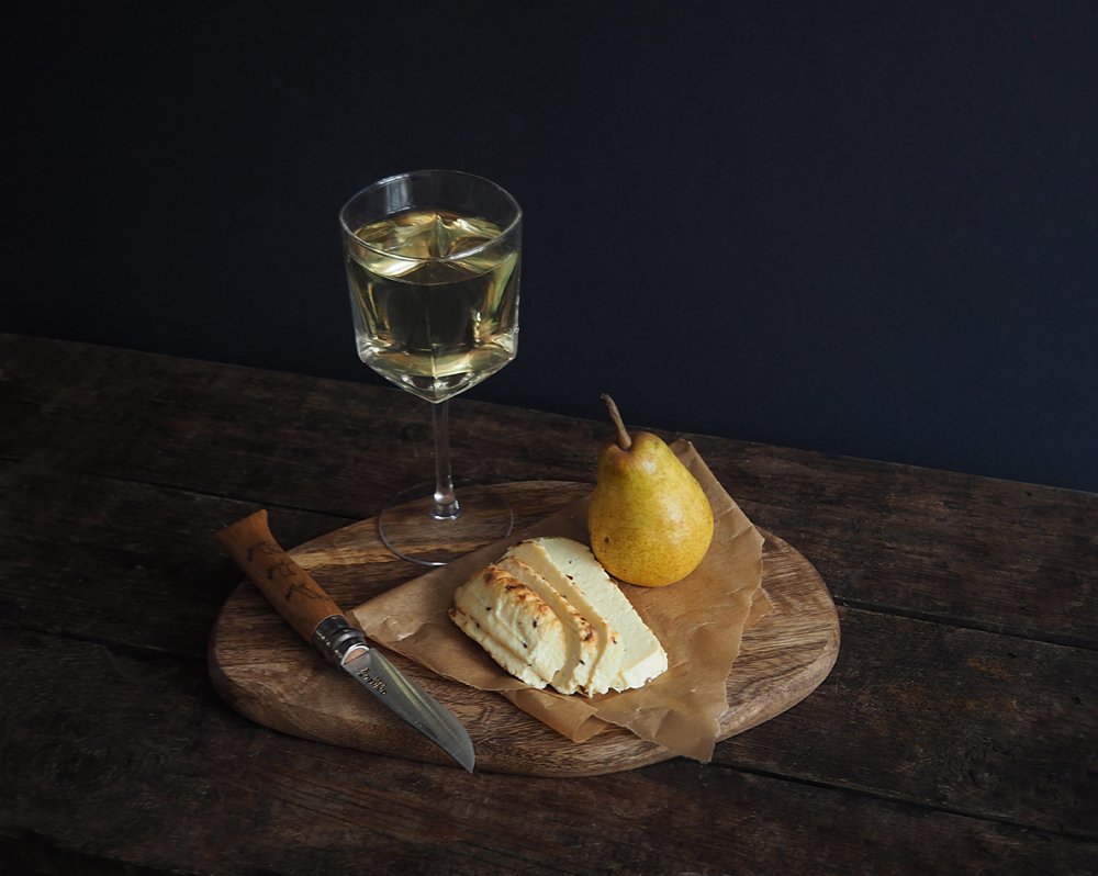 Вино, сыр и груша
