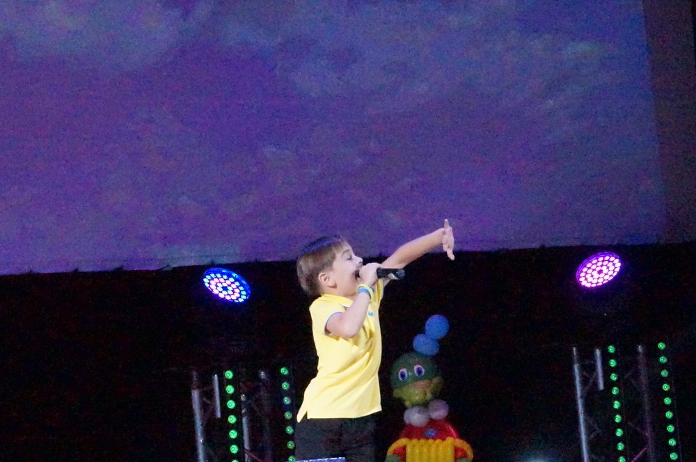 Облака, прокатите нас по небу!