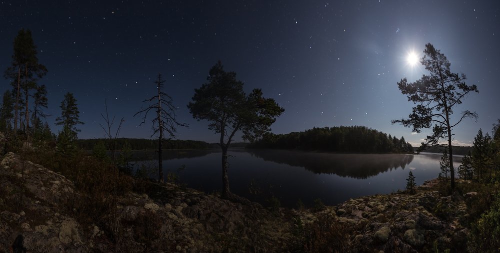 Полнолуние в Ладожских шхерах.