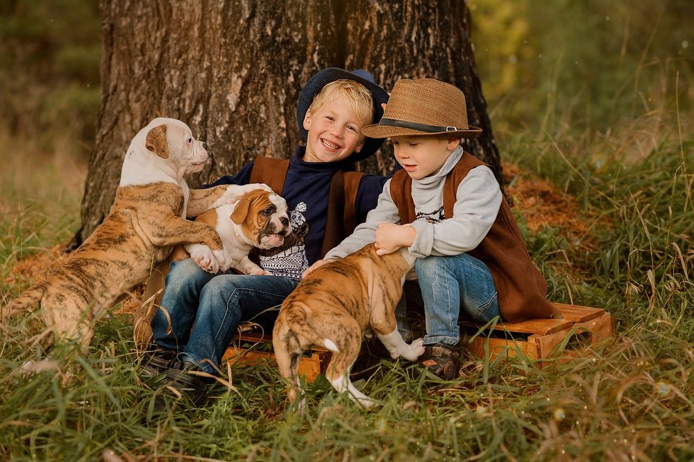Мальчики и щенки