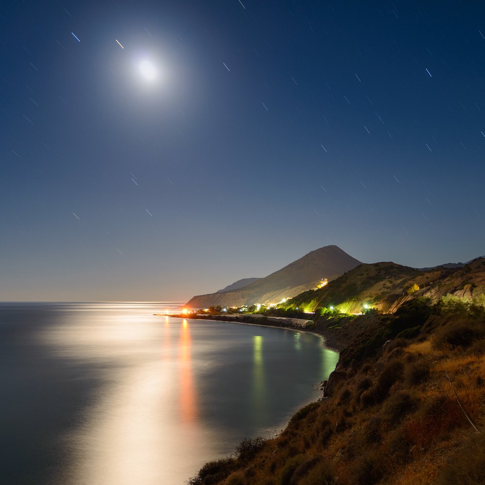 Луна и Миртос