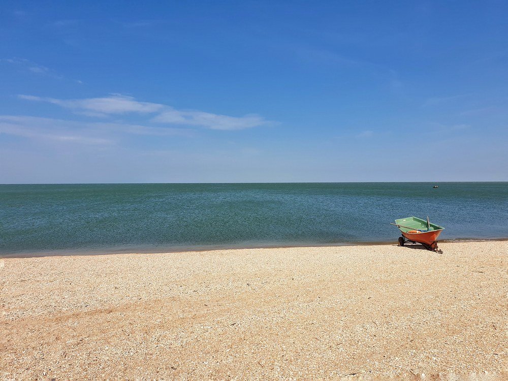 Одна у моря