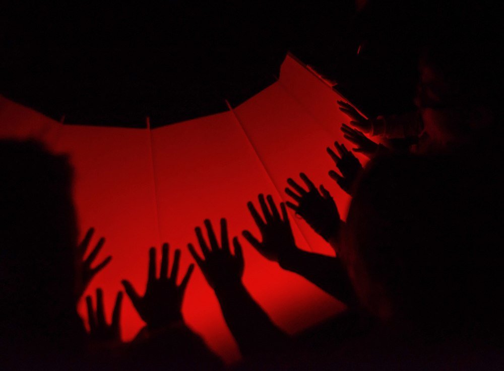 Надежных сотни рук