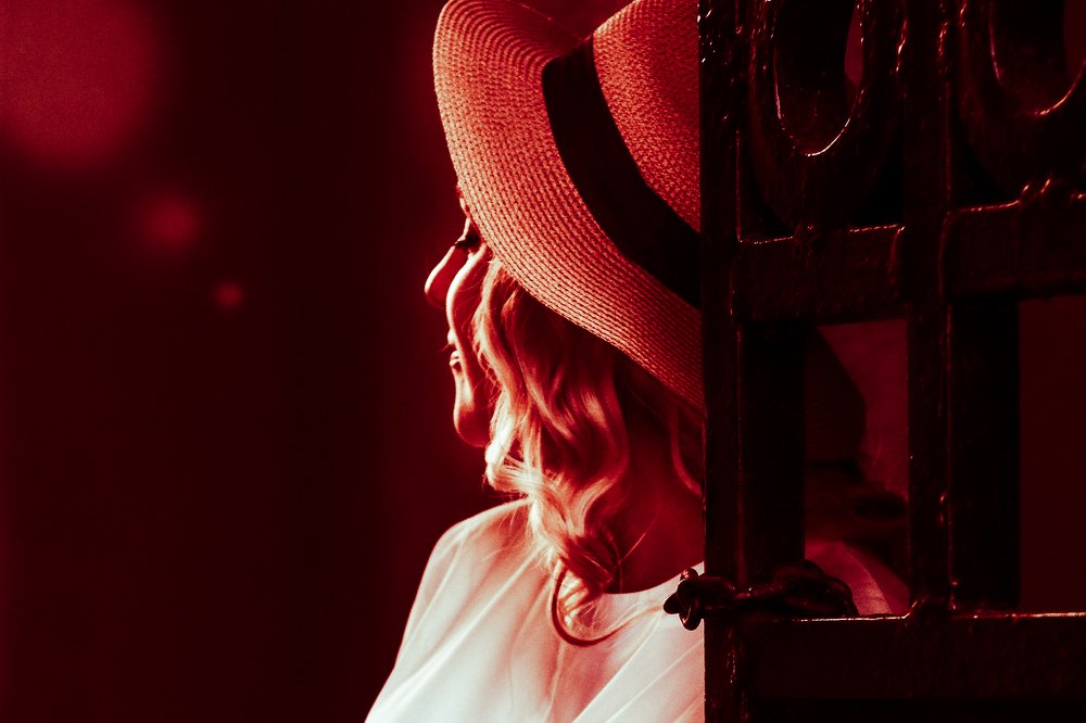 Дама в шляпке