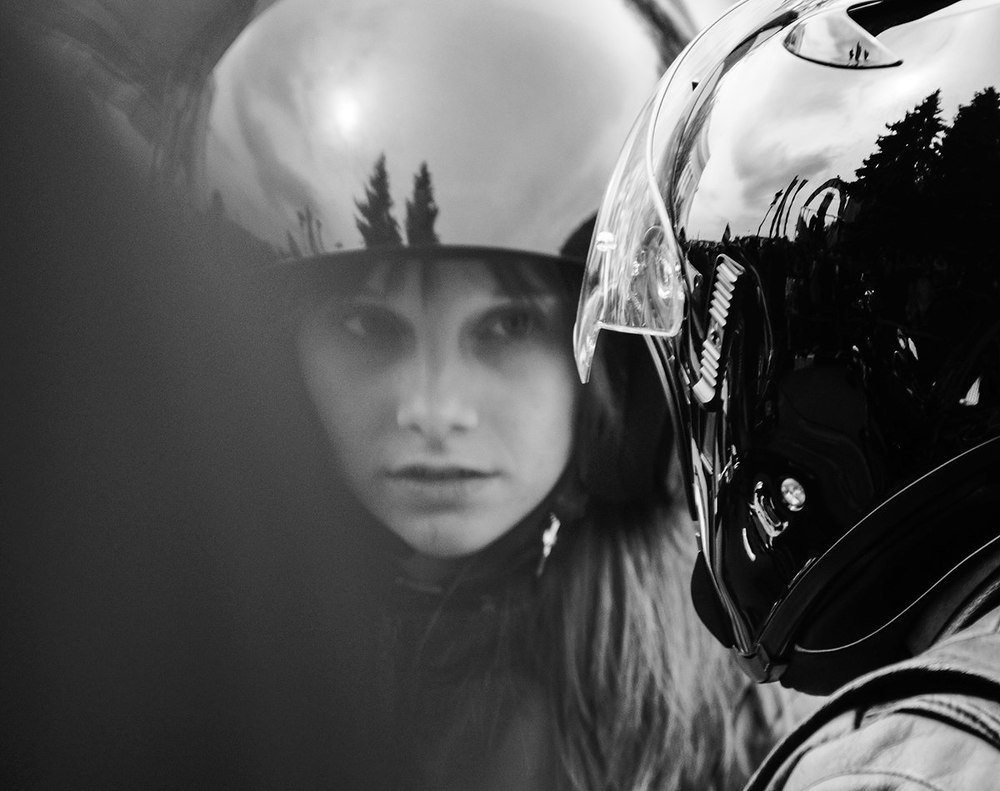 Незнакомка на мотоцикле