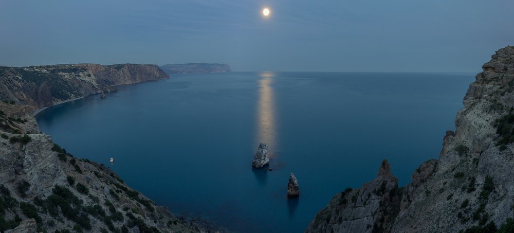 Мыс Фиолент во время полнолуния