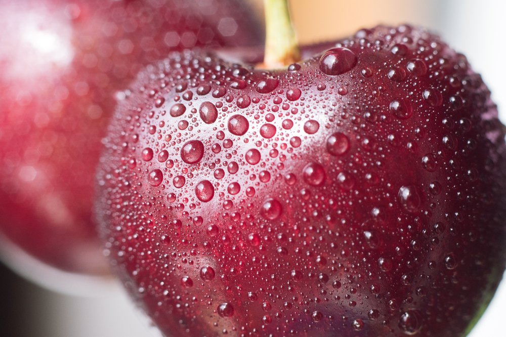 Черешня в каплях