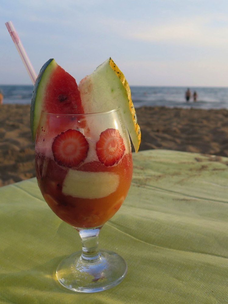 Согрей других теплом улыбки