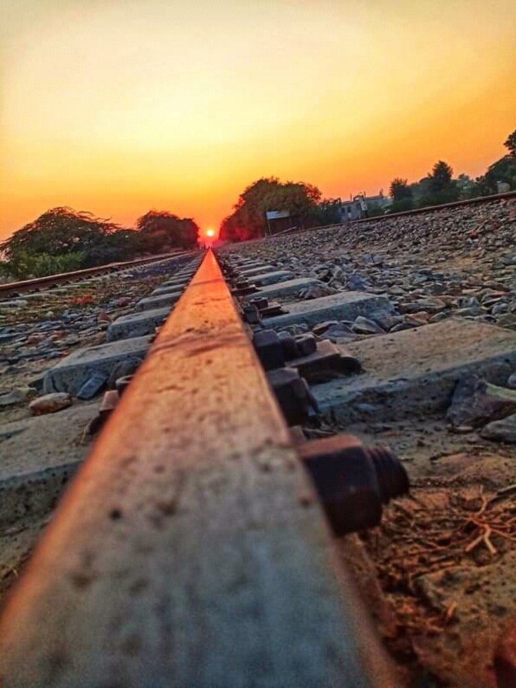 sun rises