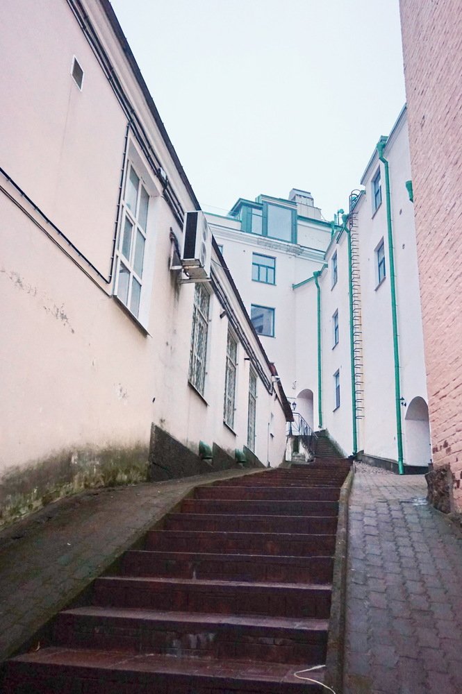 улочка со ступеньками.