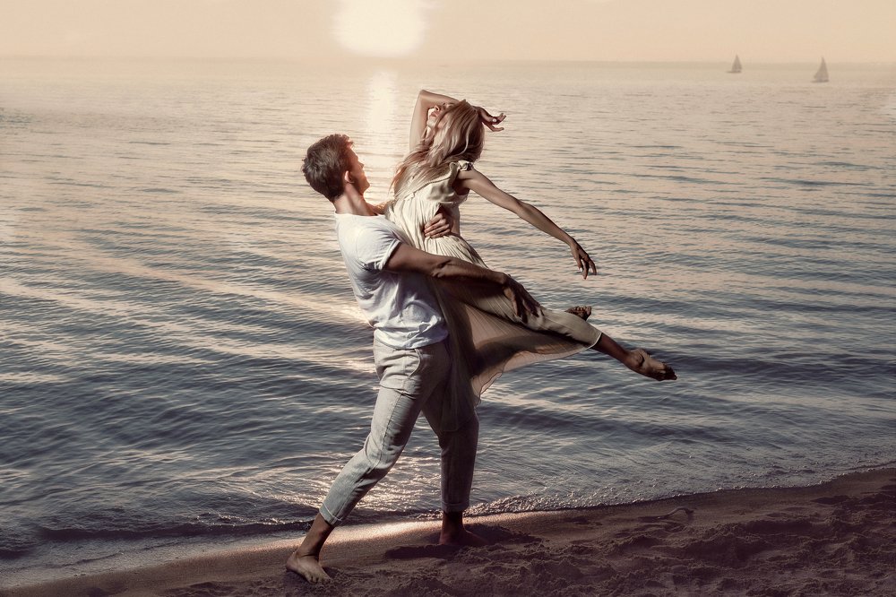 Dance at the ocean
