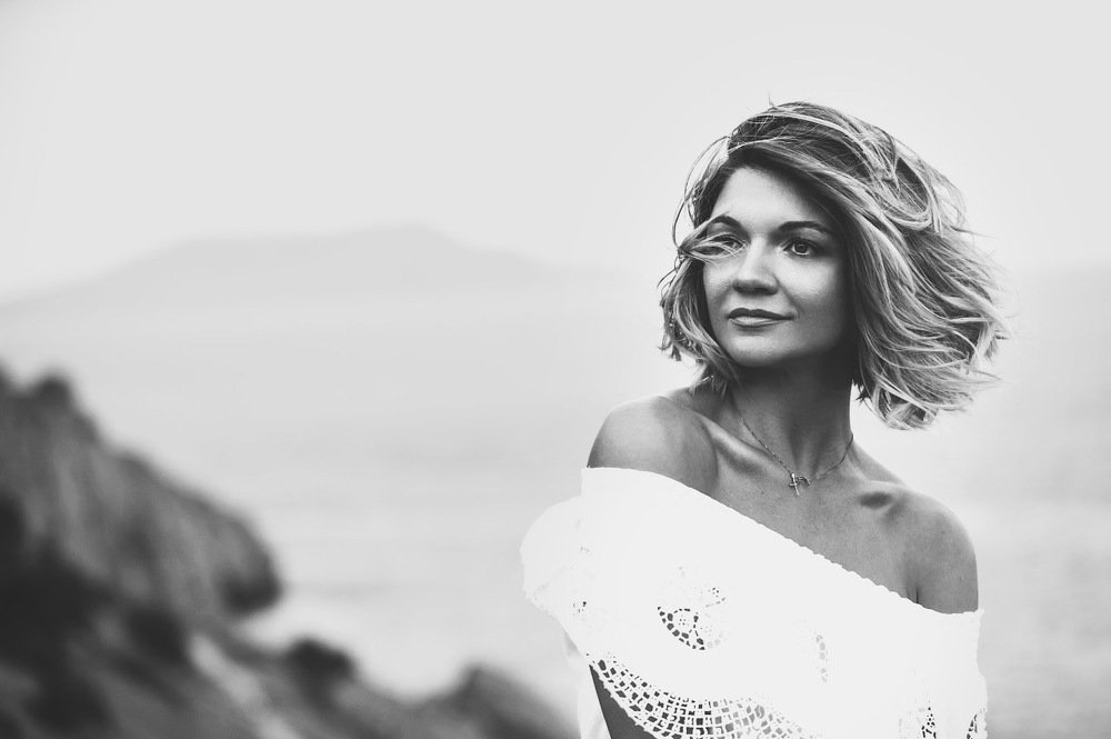 Играет ветер в волосах