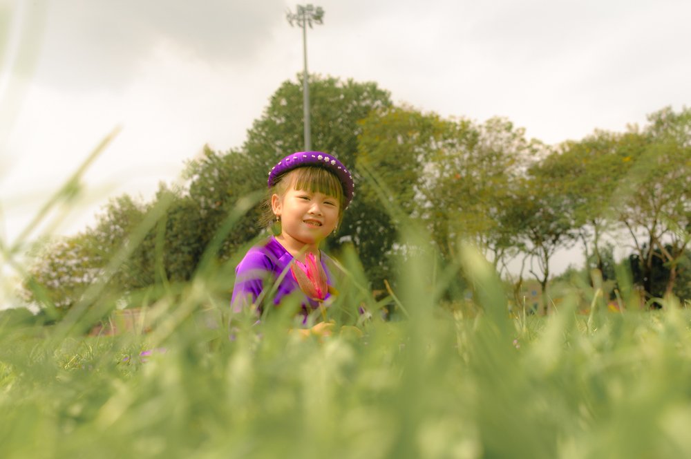 Cô Gái - tím biết