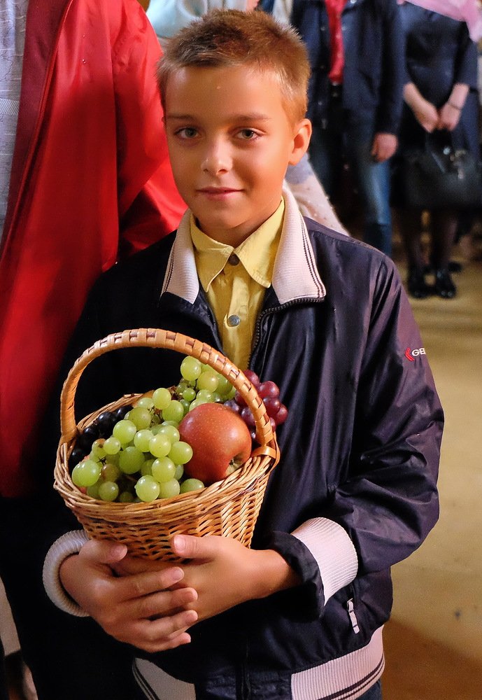 Монастырь. Праздничный день.