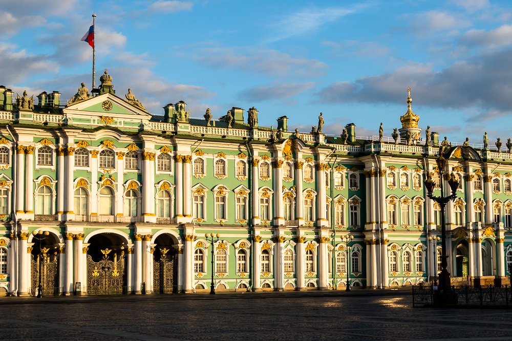 Утро красит нежным цветом