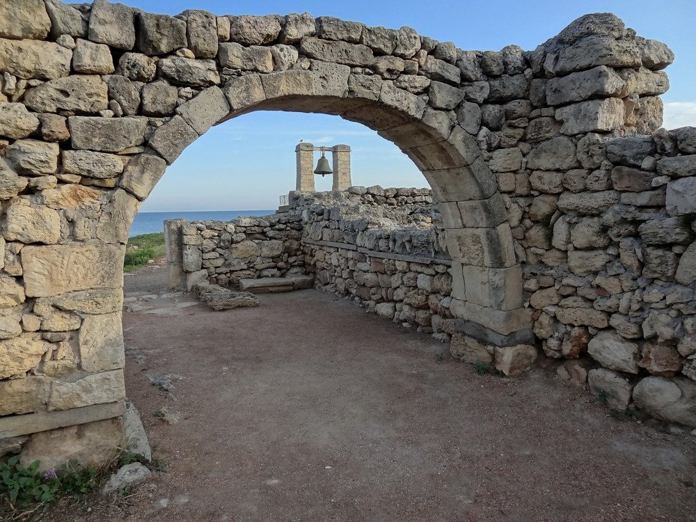 Пустынная улица древнего Херсонеса