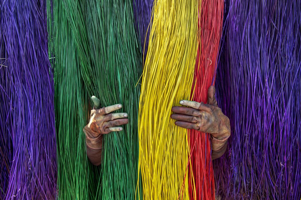 Hand dyed worker