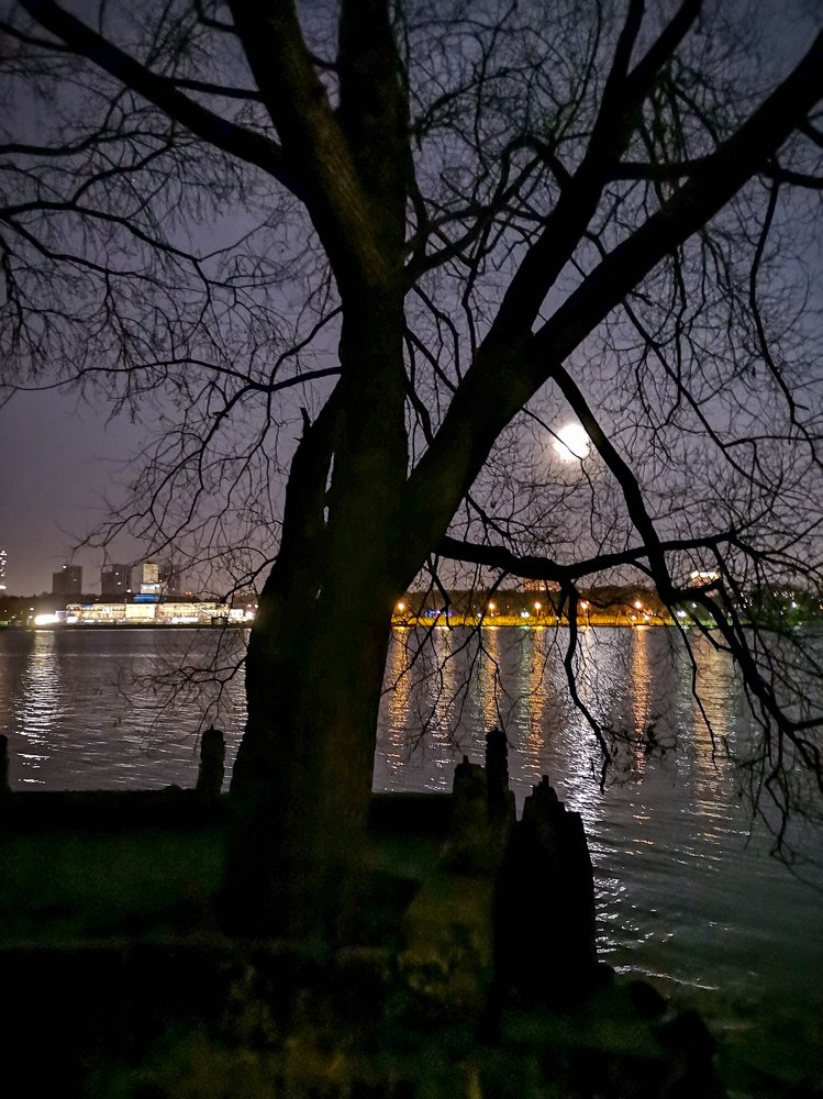 Полнолуние на Химкинском водохранилище...