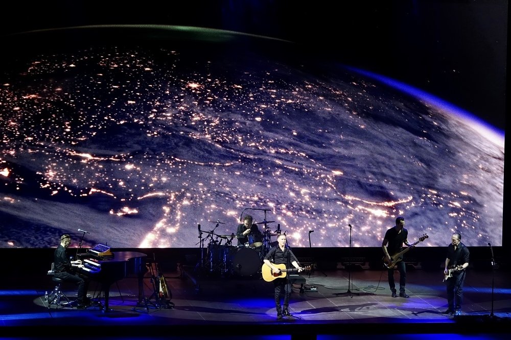 Улетая от Земли